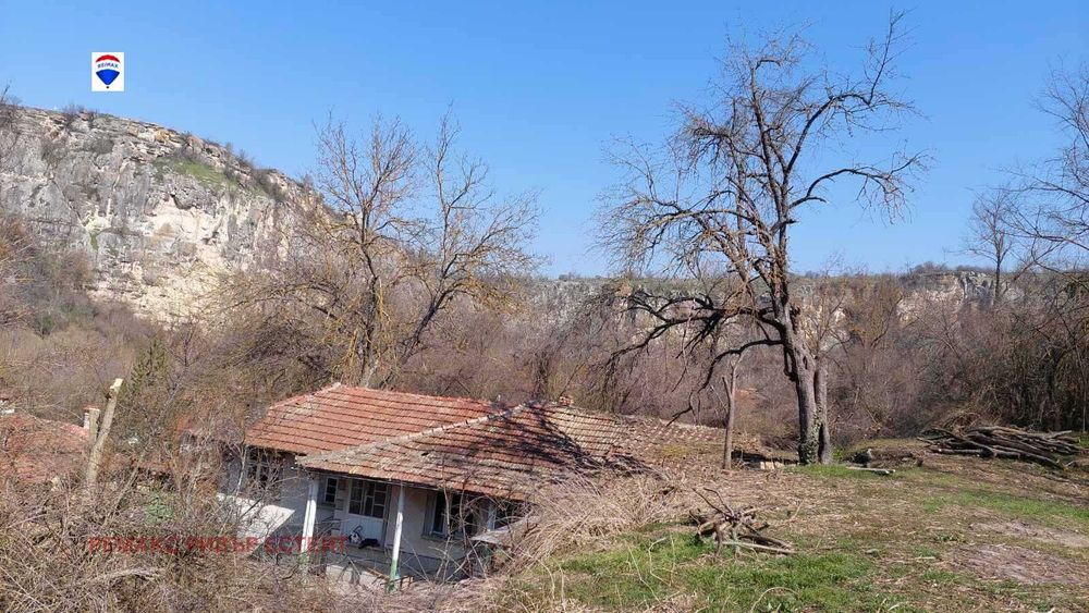 Къща за продажба в с. Червен