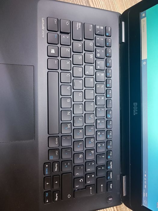 Лаптоп Dell Latitude E7270