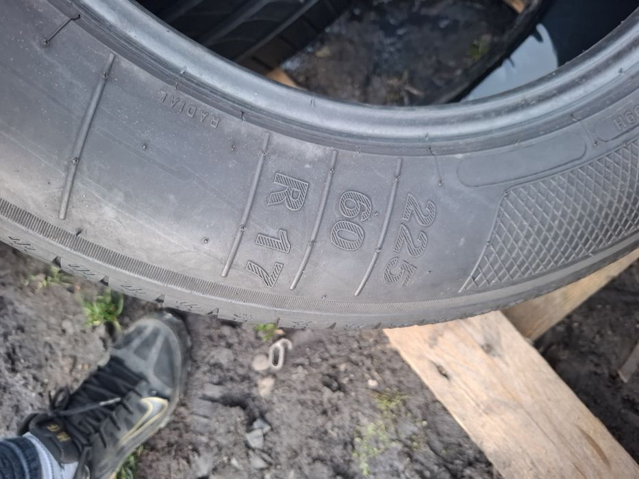 Vand 2 anvelope 225 60 17 klebar bune vara