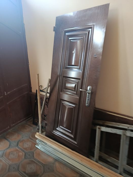 Продается входная дверь