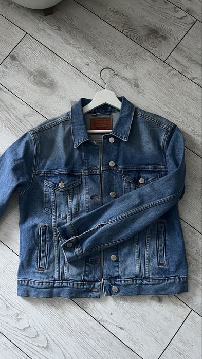 Продам куртку джинсовую