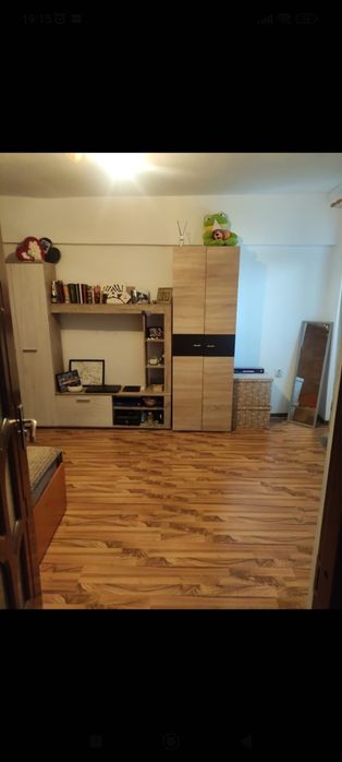 Închiriez apartament cu 1 cameră, zona Scolilor