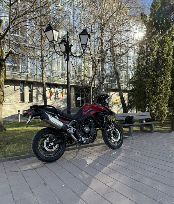 Motocicleta Triumph Tiger 900 GT PRO 2024.