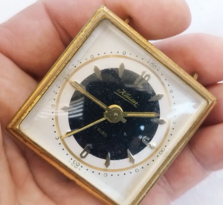 Ceas de masă mecanic Kaiser vintage cu 2 rubine.