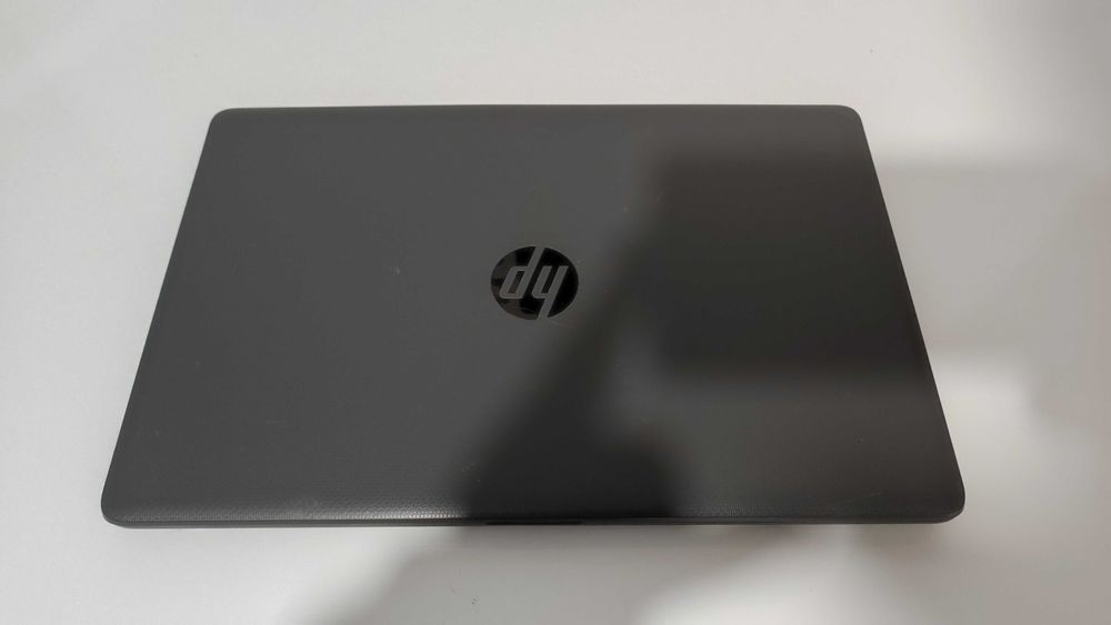 Laptop HP 255 G7 cu procesor AMD Silver 3050U