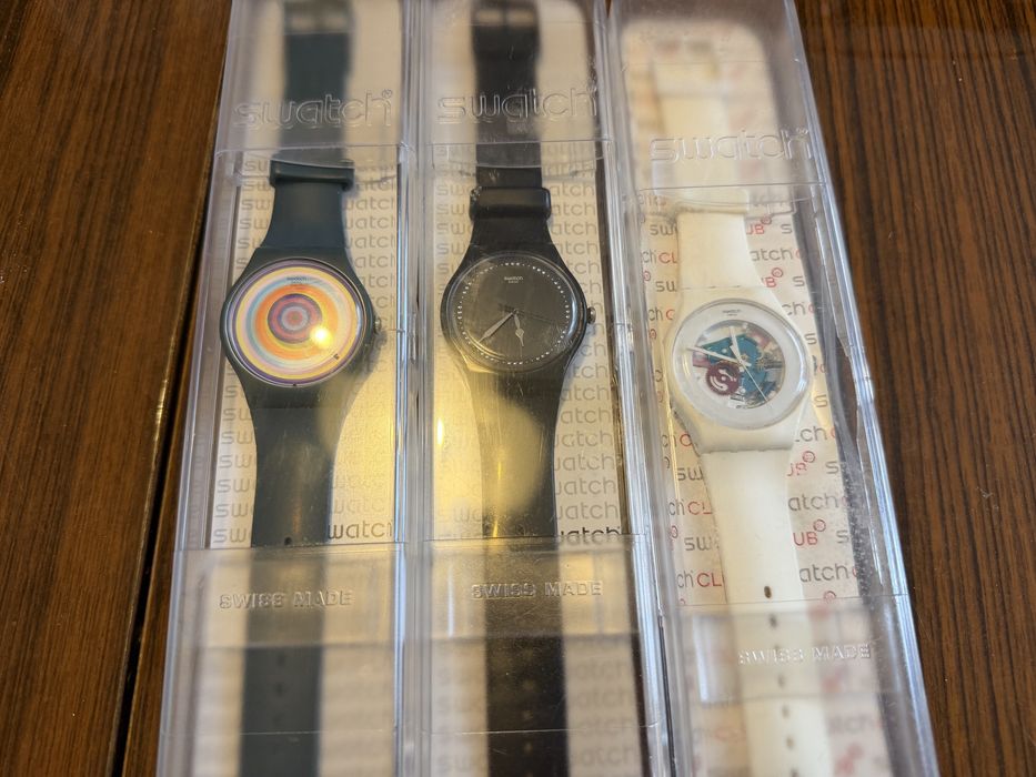 Три часовника Swatch
