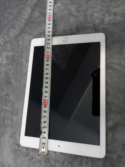 Ipad generatia 6 , functioneaza perfect fara defecte