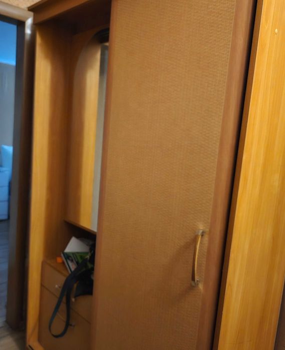Продаю шкаф в прихожую
