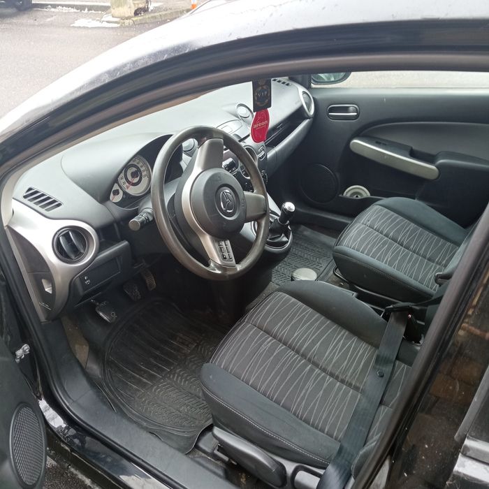OFERTA Vând Mazda 2  adusa recent în tara