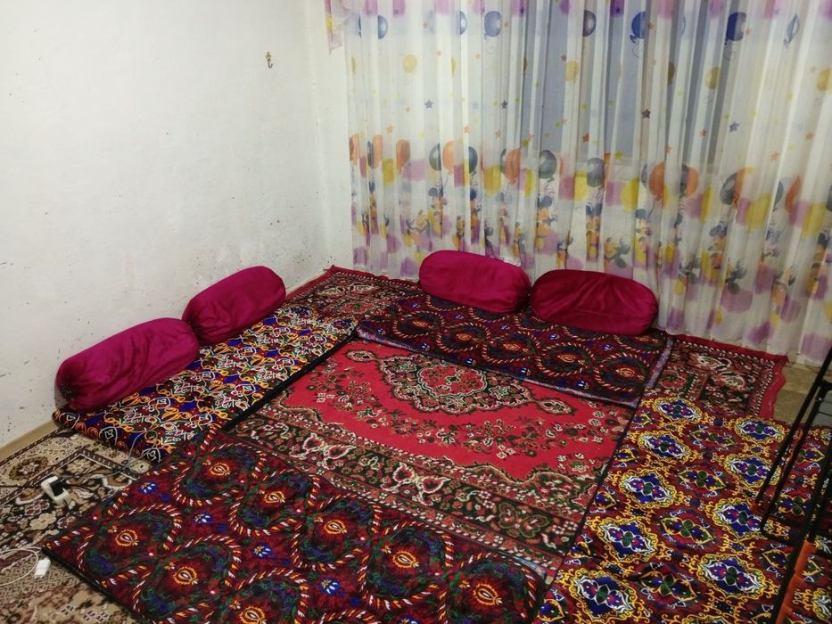 Навоий вилояти Хатирчи туманида Ховли сотилади 13 сотих, 5 хона.