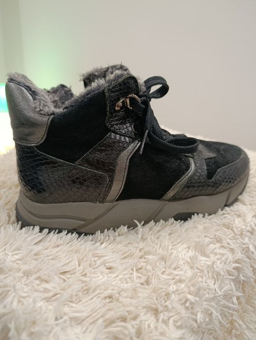 Продам женскую обувь