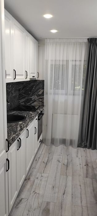 Închiriez apartament superb