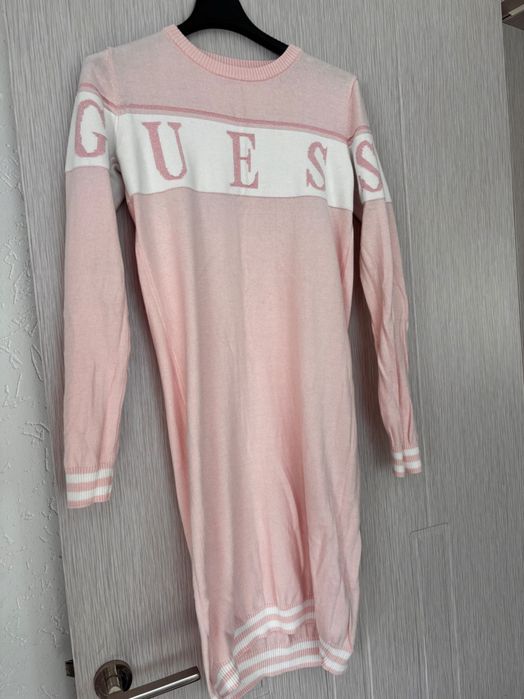 Розова рокля Guess