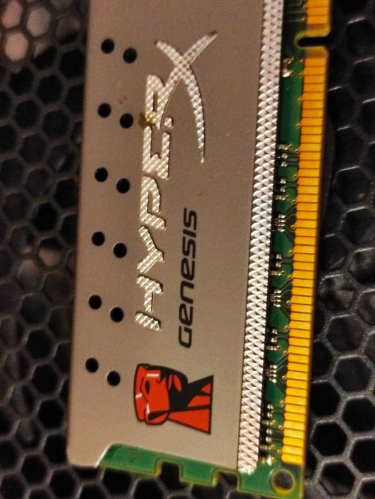 Hyperix Genesis stare excelenta, 8 gb, varianta rara de culoare grii inchis. perfecte