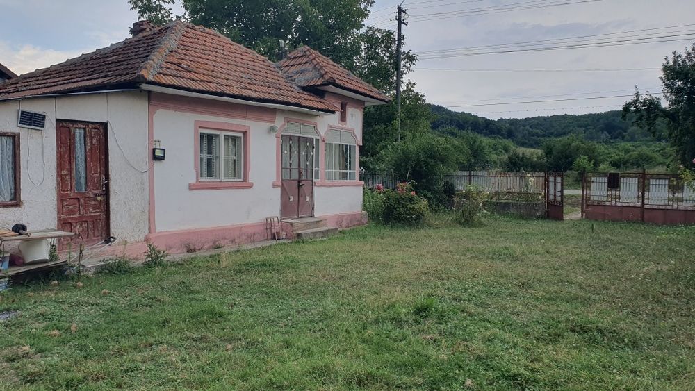 De vânzare casa și teren