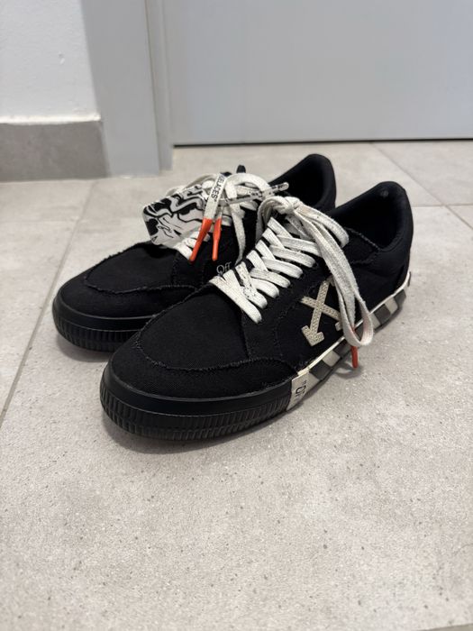 Off white vulcanized