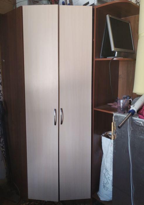 Продам шкаф угловой