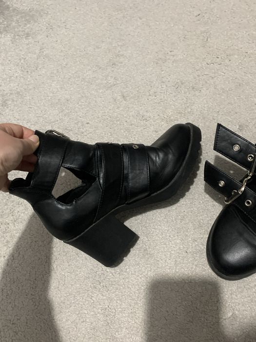 Botine cu catarame