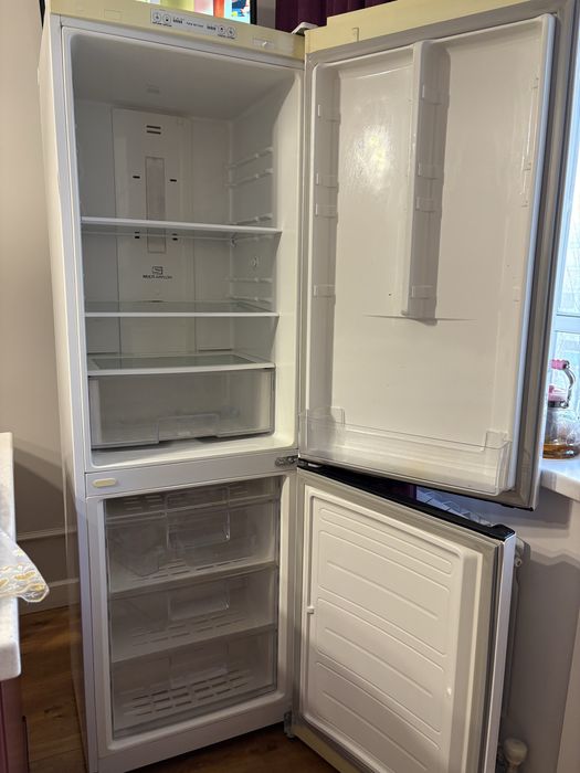 Холодильник lg  хорошо работает