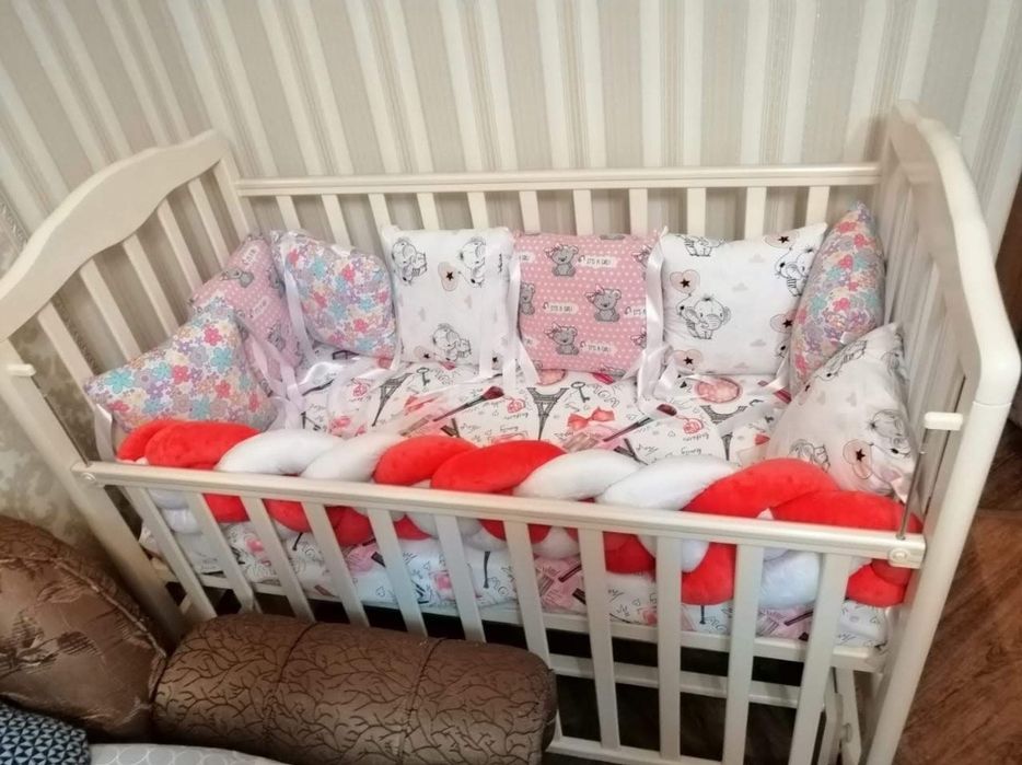 Детская кроватка с матрасом