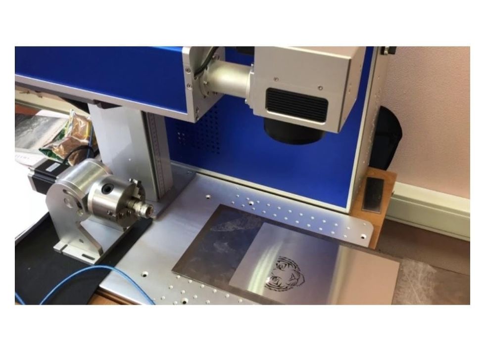 Лазерный маркиратор оптоволоконный станок маркер гравировщик Ry-30