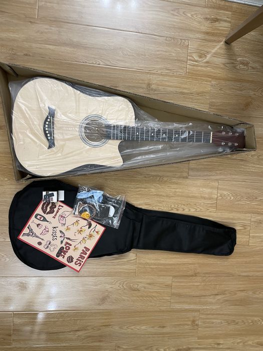 Акустическая гитара