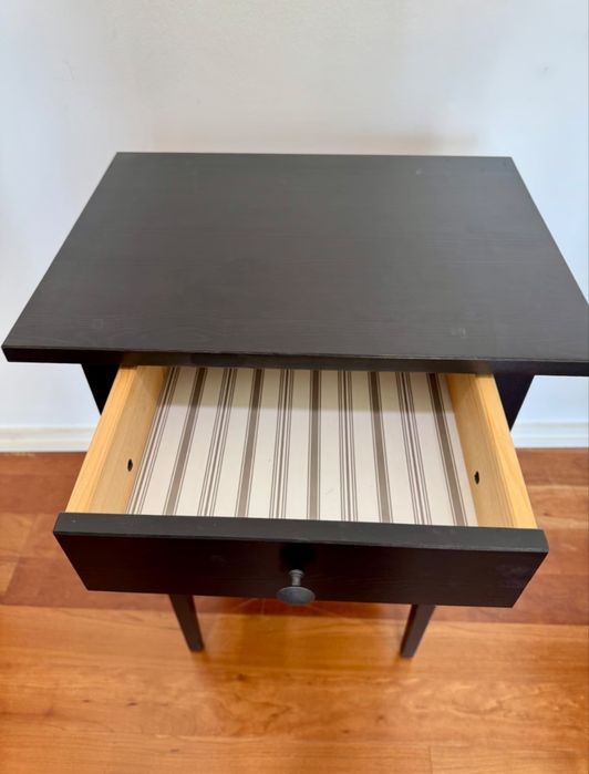 Măsuță înaltă / Noptieră lemn masiv IKEA HEMNES – stare excelentă