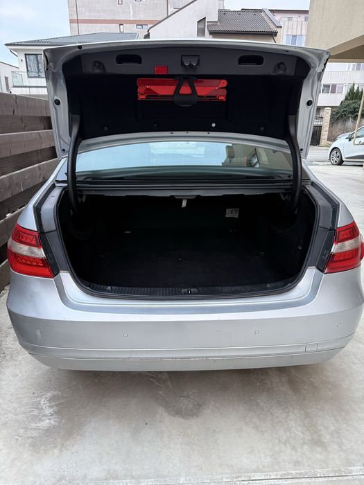 Vând Mercedes-Benz E200, 2010 automat