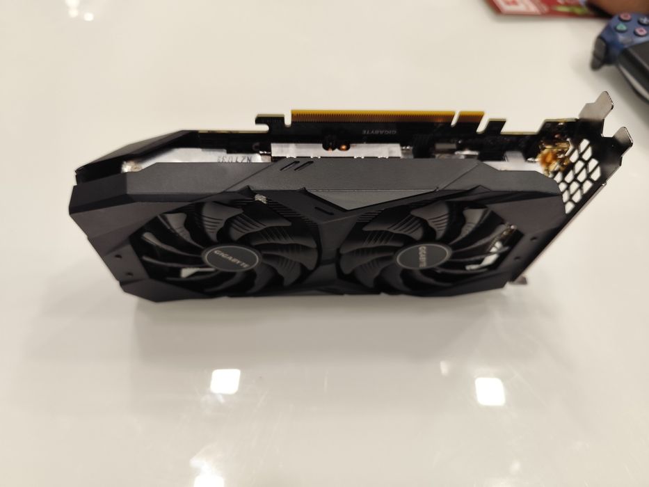 Продавам Gigabyte GeForce RTX 2060 6GB WINDFORCE 2X