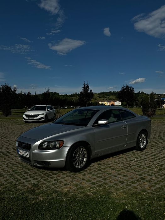 De vanzare o frumoasa masina Volvo cabrio 3750€