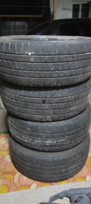 Продам шину р22.