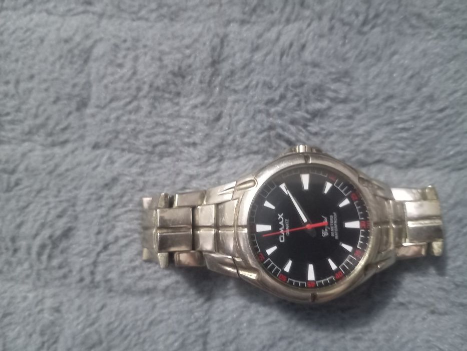 Продам часы Omax