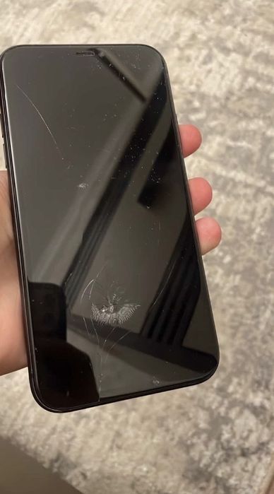 Продам айфон 11.