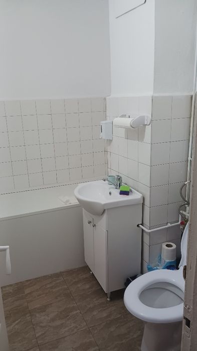 Închiriez spațiu comercial