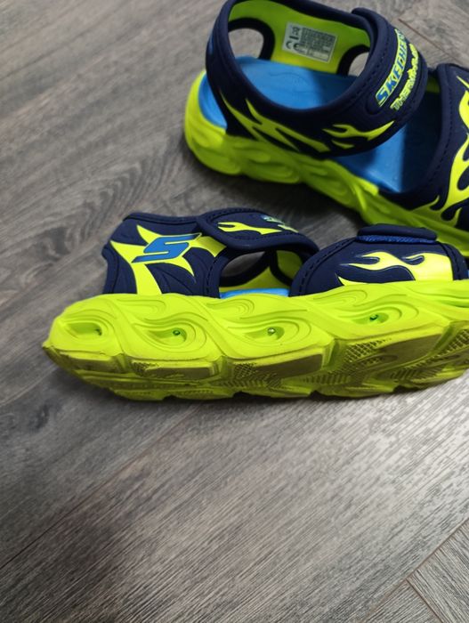 Adidași Skechers cu lumini, mărimea 33