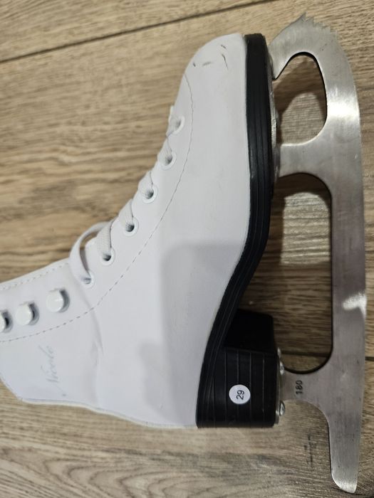 Продам коньки 29р