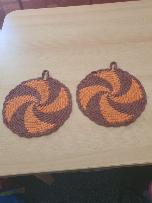 Napron de masa, mileuri din macrame, suport oale