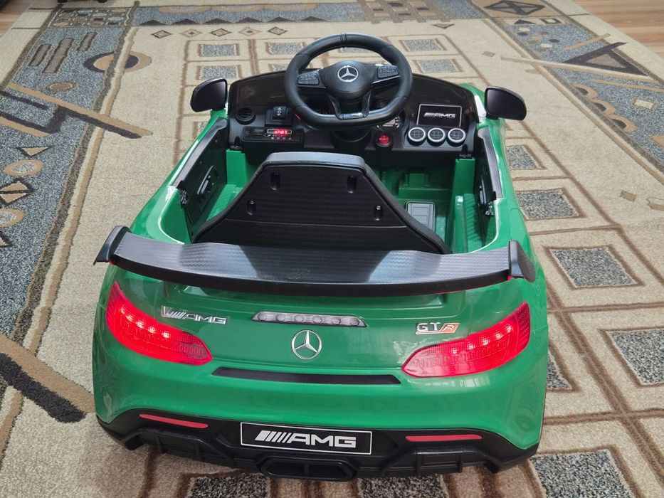 Vând mașinuță electrică copii Mercedes-Benz AMG GT 12V – stare excelentă