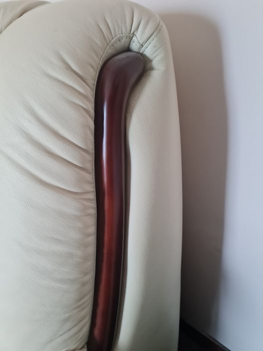 Vând  canapea si fotolii 3,2,1 plus masa de sticla