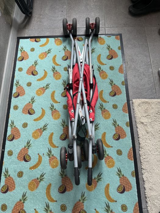 Vand carut pliabil  pentru vara.