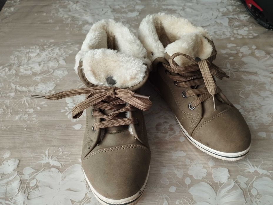 Ботинки утепленные (весна-осень). 35 размер