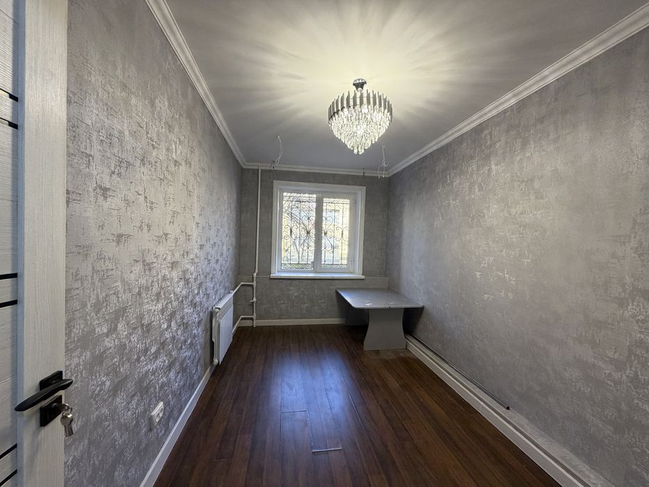 Продается 3х ком квартира 1-этаж (середина) Микрарайон