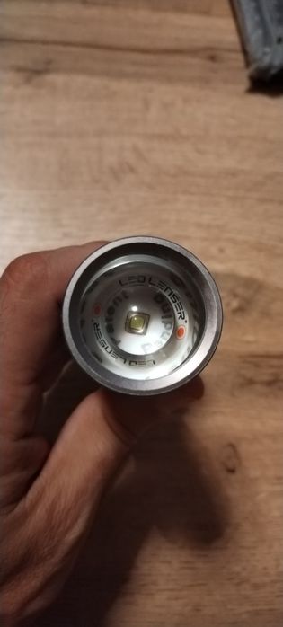 Светодиодный ручной LED фонарь Lenser M7R