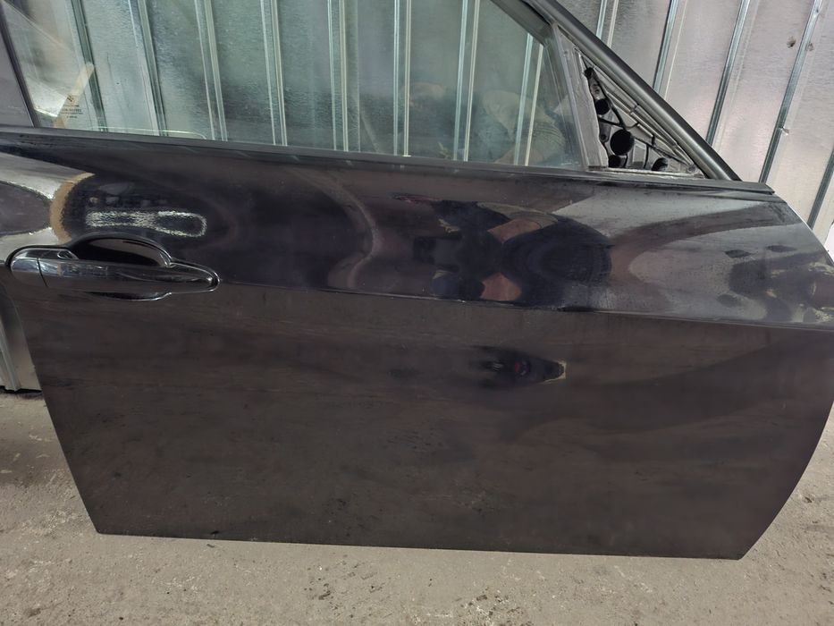 Usa fata BMW E90 E91 culoare 668 Schwarz 2 in stare foarte buna