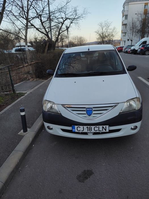 Vând Dacia Logan