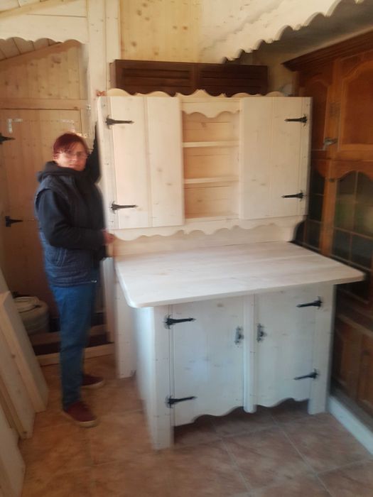 Corpuri din lemn masiv.