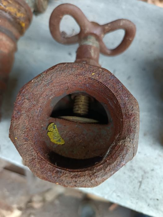 Robinet și diferite piese