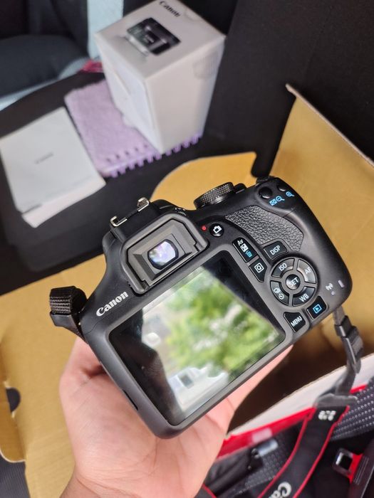 Vând Canon 850D și Canon 2000D