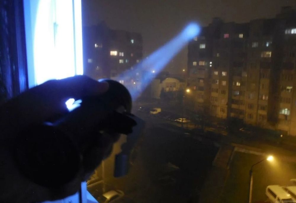 Супер мощный  фонарь