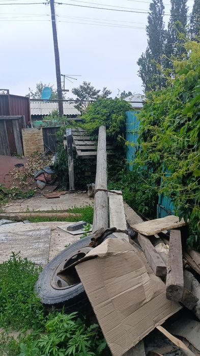 Столба деревянные